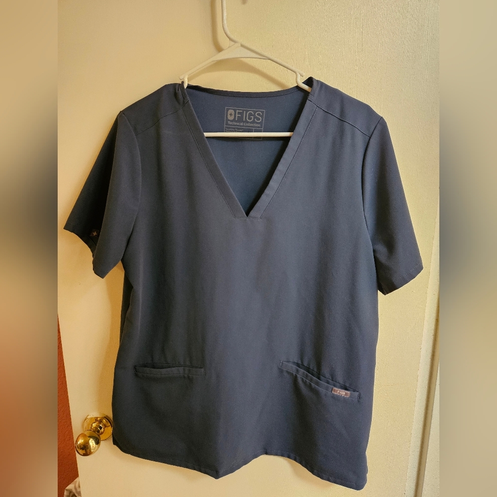 Figs Casma Scrub Top in Dark Harbor Large. Great Condition.